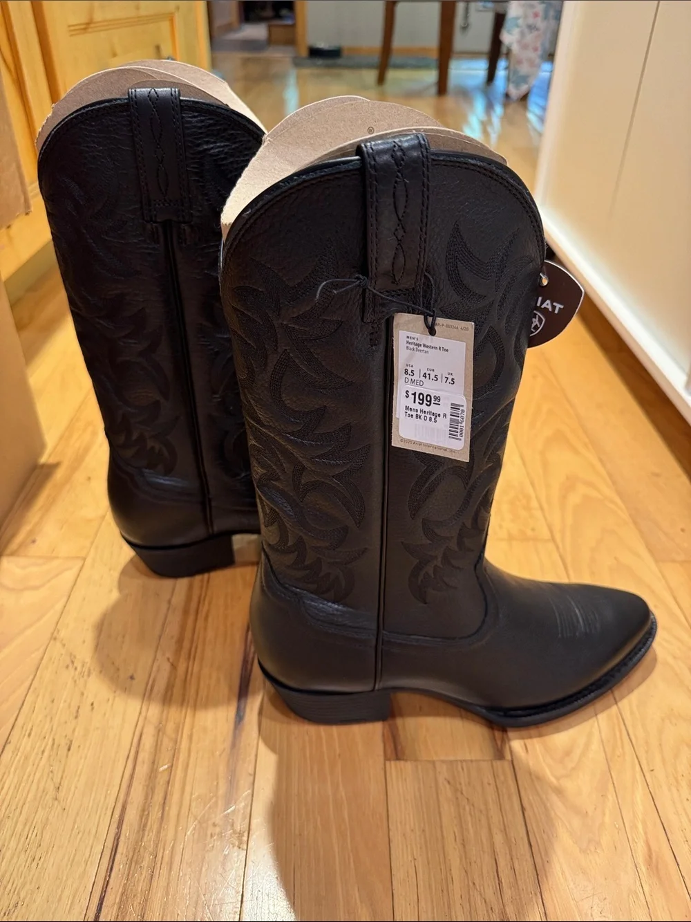 NWT Men’s Ariat size 8.5 D  Black Leather Cowboy Boots